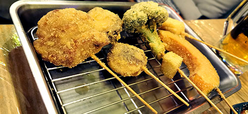 Plateau de Kushikatsu - Street food d'osaka